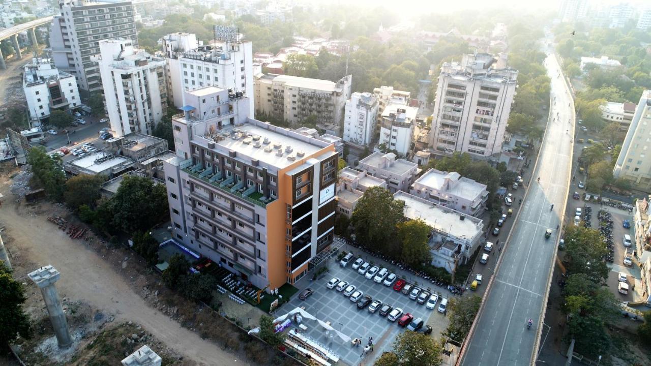 Apricot Hotel , อาเมดาบัด ภายนอก รูปภาพ