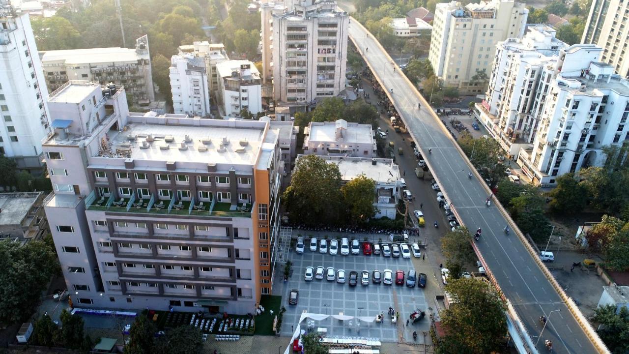 Apricot Hotel , อาเมดาบัด ภายนอก รูปภาพ