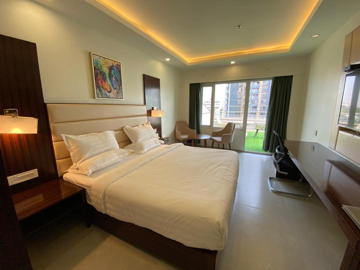 Apricot Hotel , อาเมดาบัด ภายนอก รูปภาพ