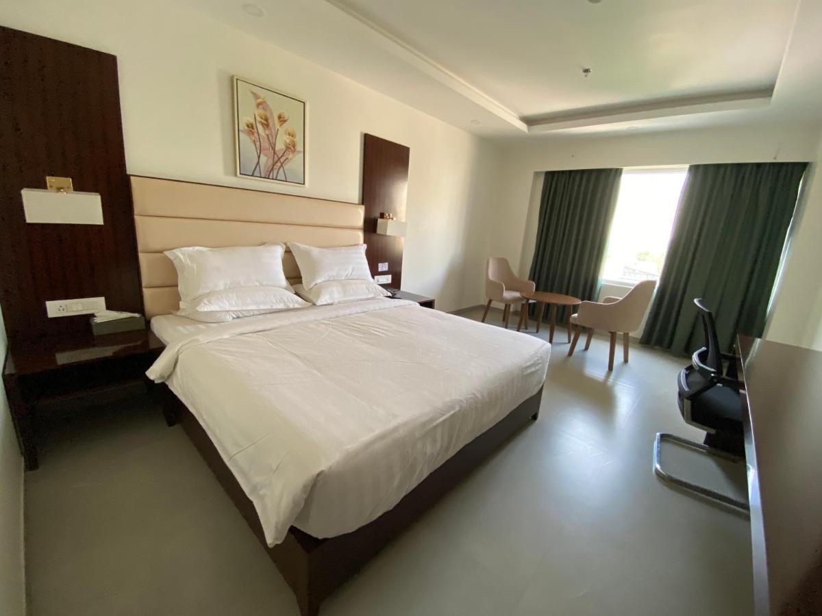 Apricot Hotel , อาเมดาบัด ภายนอก รูปภาพ