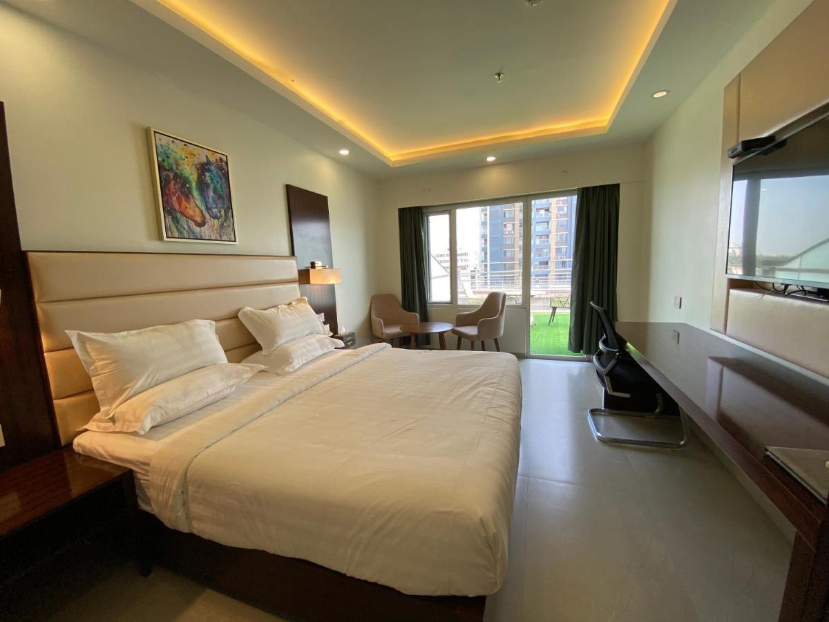 Apricot Hotel , อาเมดาบัด ภายนอก รูปภาพ