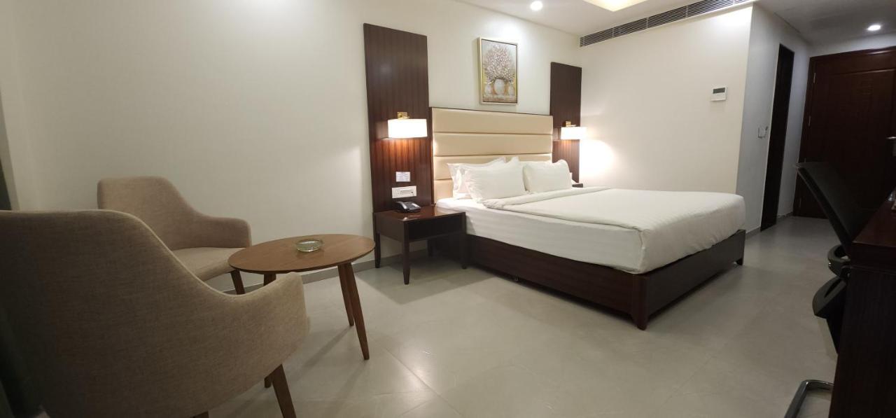 Apricot Hotel , อาเมดาบัด ภายนอก รูปภาพ