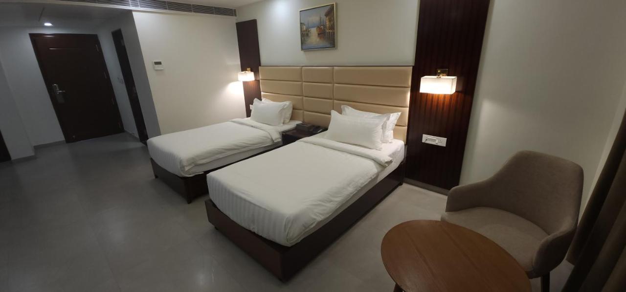 Apricot Hotel , อาเมดาบัด ภายนอก รูปภาพ