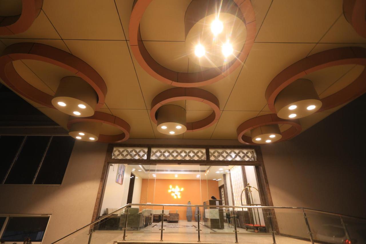 Apricot Hotel , อาเมดาบัด ภายนอก รูปภาพ
